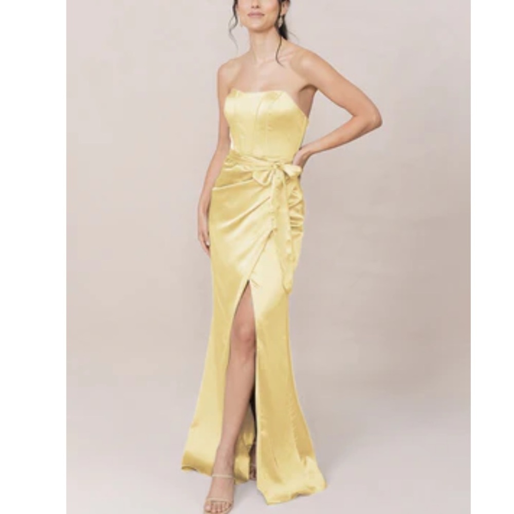 Elegant Butter Yellow Strapless Gown